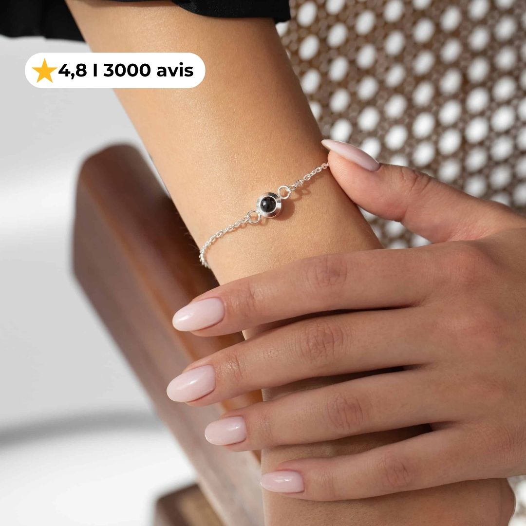 Mémora™ - Le bracelet qui garde vos souvenirs vivants